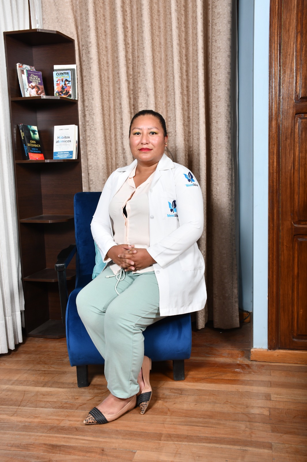 Lic. Zulma Angulo en consultorio